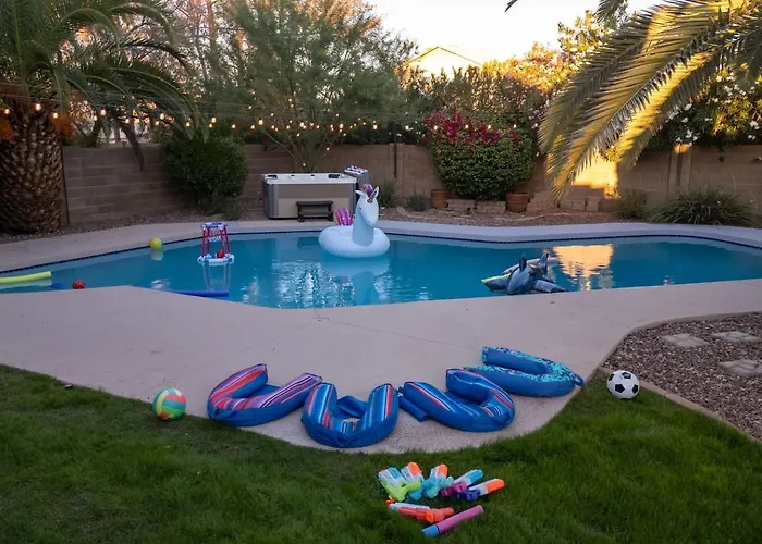 Sparkling Saltwtrpoolspafirepitnetflixnfl Holiday home Phoenix