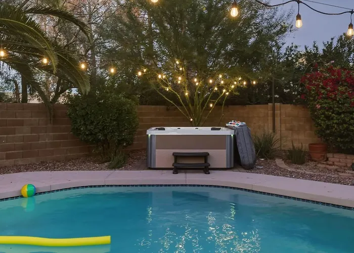 Holiday home Sparkling Saltwtrpoolspafirepitnetflixnfl