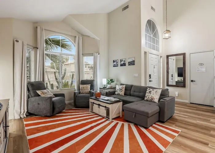 Sparkling Saltwtrpoolspafirepitnetflixnfl Holiday home Phoenix
