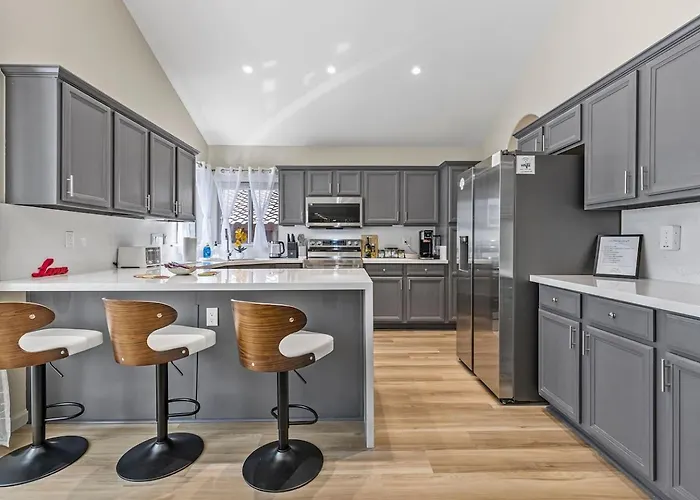 Holiday home Sparkling Saltwtrpoolspafirepitnetflixnfl *