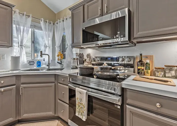 Holiday home Sparkling Saltwtrpoolspafirepitnetflixnfl