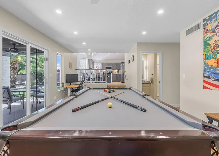 Sparkling Saltwtrpoolspafirepitnetflixnfl Holiday home Phoenix