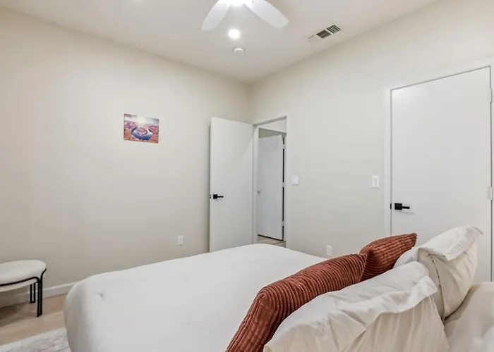 Sparkling Saltwtrpoolspafirepitnetflixnfl Holiday home Phoenix