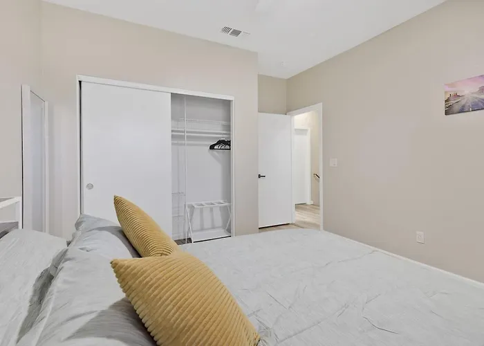 Sparkling Saltwtrpoolspafirepitnetflixnfl Holiday home Phoenix