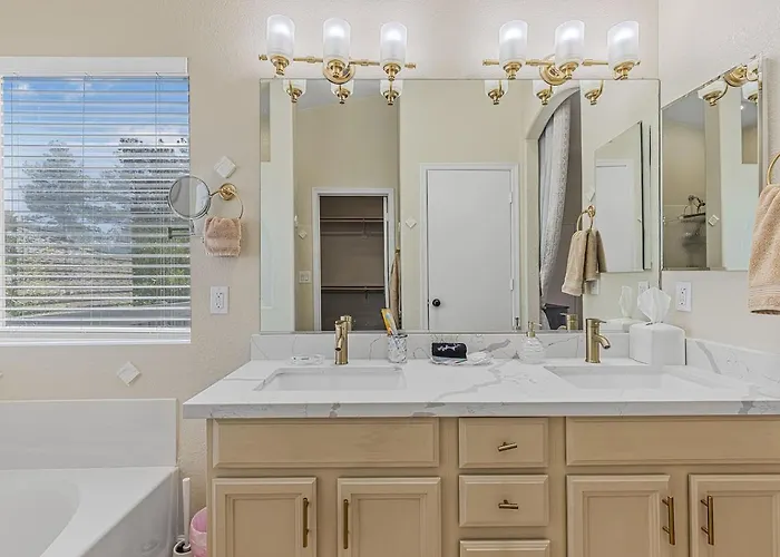 Sparkling Saltwtrpoolspafirepitnetflixnfl Holiday home Phoenix